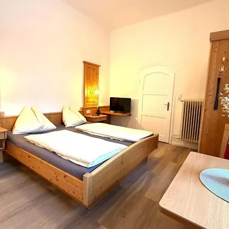Und Restaurant Roemerstein Otel