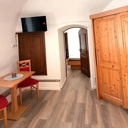 Otel Und Restaurant Roemerstein